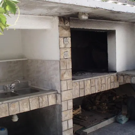 Taja Apartment *